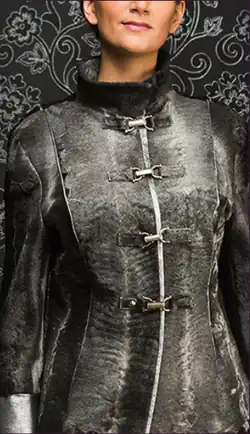 – an einem Pelzmantel