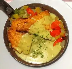 „Bremer Pannfisch“ – Variation mit Gemüse in einem Restaurant in Bremen