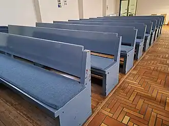 Details der Bestuhlung, die erst 1968 blau gestrichen wurde