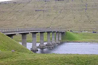 Brücke über den Atlantik bei Oyrarbakki