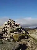 Der Gipfelcairn des Broad Cairn, im Hintergrund der Cairn Bannoch