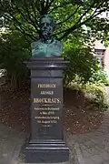 Denkmal für F.A. Brockhaus im Innenhof des ehemaligen Verlagsgeländes in Leipzig (2008)
