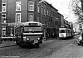 Umstieg zwischen Bus und Straßenbahn an der Rue Houget im Jahr 1968