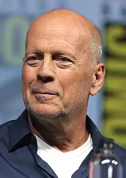 Bruce Willis übernahm wieder die Rolle von David Dunn, Elijah Price wird abermals von Samuel L. Jackson gespielt