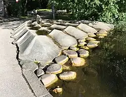 Brunnen 1 Deroystr. 6