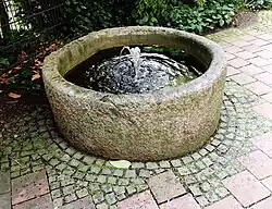Brunnen Adalbertstraße 12