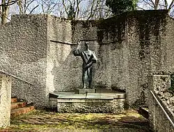 Brunnen am Aufgang zum Friedhof Haidhausen