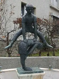 Brunnenplastik Böckligumper, 1959. Von Elly Iselin-Boesch (1910–1999) Bildhauerin. Kreuzung Schäferstrasse/Kohlistieg, Riehen.