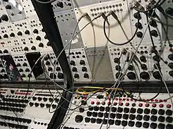Frühester analog sequencers im Buchla 100 (Knopfreihe unten)