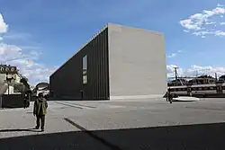 Nordseite vom Eingang des mudac und Photo Elysée aus gesehen