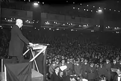 Reichskanzler Marx während einer Wahlkundgebung der Weimarer Koalition