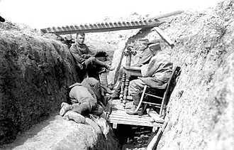 Deutscher Schützengraben im Ersten Weltkrieg