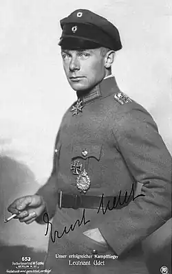 Ernst Udet, 62 Luftsiege, der erfolgreichste überlebende deutsche Jagdpilot des Ersten Weltkrieges, erschoss sich am 17. November 1941 in seiner Wohnung in Berlin.