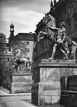 Rossebän­diger auf der Schloss­terrasse, 1933