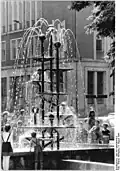 Klapperbrunnen am Karl-Marx-Städter Busbahnhof (1984)
