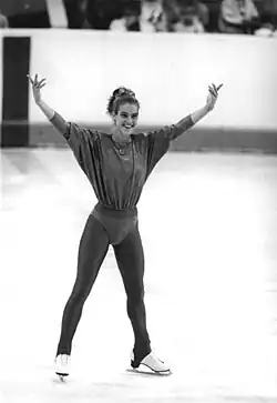 Katarina Witt in einer Leggings mit Steg unter einem Leotard