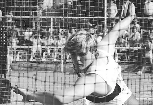 Vizeweltmeisterin Ilke Wyludda, 1991 Vizeweltmeisterin und zweifache Europameisterin (1990/1994), zeigte einen ausgeglichen guten Wettkampf