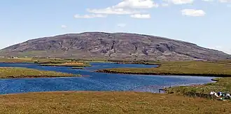 Der Búrfell von Westen, im Vordergrund der Úlfljótsvatn