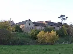 Blick auf das auf den Resten der Burg erbaute Kloster, Ostseite (das Propsteigebäude ganz rechts)