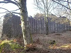 Die Innenseite der Mantelmauer