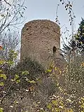 Bergfried mit Zugang vom Wehrgang