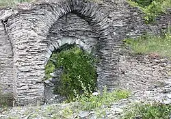 Torbogen in der Burgruine Zeltingen