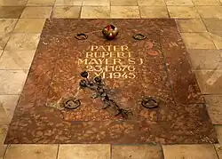 Grabplatte von Rupert Mayer in der Unterkirche