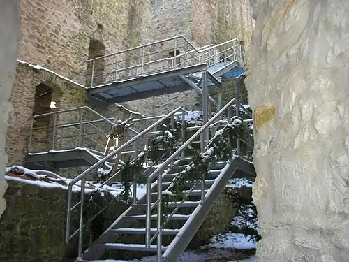 Ruine Burgstein, innen