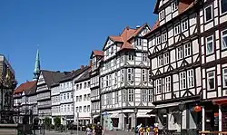 Burgstraße in Höhe Holzmarkt, links das Historische Museum am Hohen Ufer