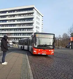 BSAG-Bus, einfahrend auf dem Vegesacker Bahnhofsplatz