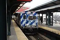 Arbeitszug der New York City Subway mit Diesellokomotive vom Typ MPI MP8AC-3 von Wabtec