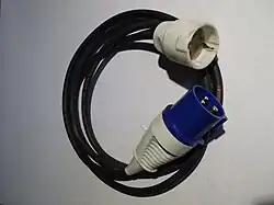 Zulässige 16-A-Adapterleitung von CEE 230 V auf Schuko