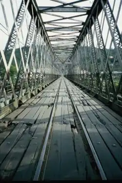 Die alte Eisenbahnbrücke erbaut durch den Kaiser Dom Pedro II verbindet die beiden Ufer des Flusses.