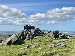 Anhöhe bei Carn Gwr