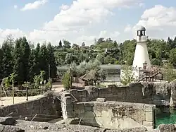 Seehundanlage mit dem Leuchtturm im Hintergrund