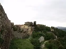 Reste der Stadtmauer von Campagnatico