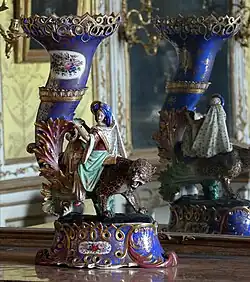 Vase mit einer orientalischen Dame, die rückwärts auf einem Leoparden sitzt, in Caserta