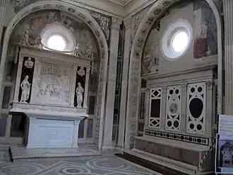 Altar und rechte Seitenwand in der Cappella Piccolomini