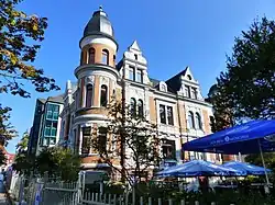 Carl-August-Allee 12, Geschäftshaus