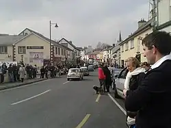 Hauptstraße in Carrick-on-Shannon am Saint Patrick’s Day 2015