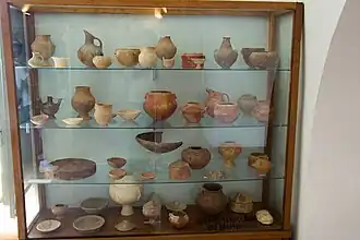 Kato und Pano Koufonisi, Vitrine 10