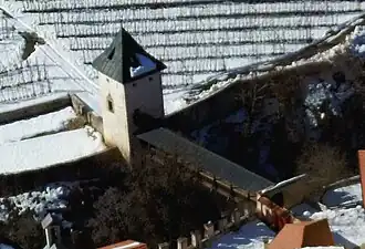 Pechturm mit Holzbrücke über die Schlucht des Rio Sette Fontane