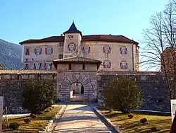 Burgtor mit Hauptfassade an der Nordseite