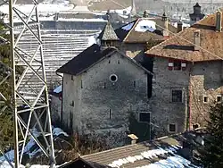 Burgkapelle an der Nordwestseite, rechts anschließend der Westflügel der Oberburg