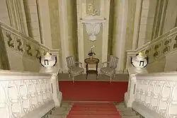 Treppenhaus mit Wandmalereien