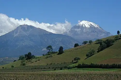 Sierra Negra (links) und Pico de Orizaba (rechts)