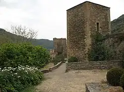 Tour à gorge ouverte