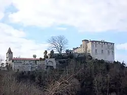 Blick zum Schloss Château de Prat