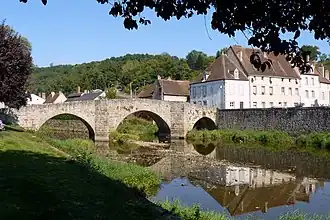 Romanische Brücke über die Voueize