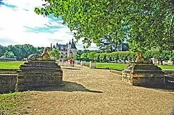 Chateau de Chenonceaux – Eingang zum Park mit Sphingen